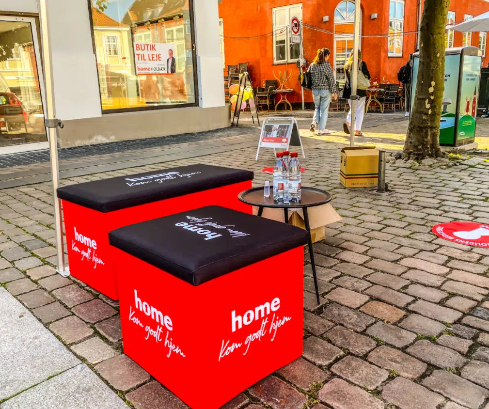 Billede af foldbare stole med logo leveret til home
